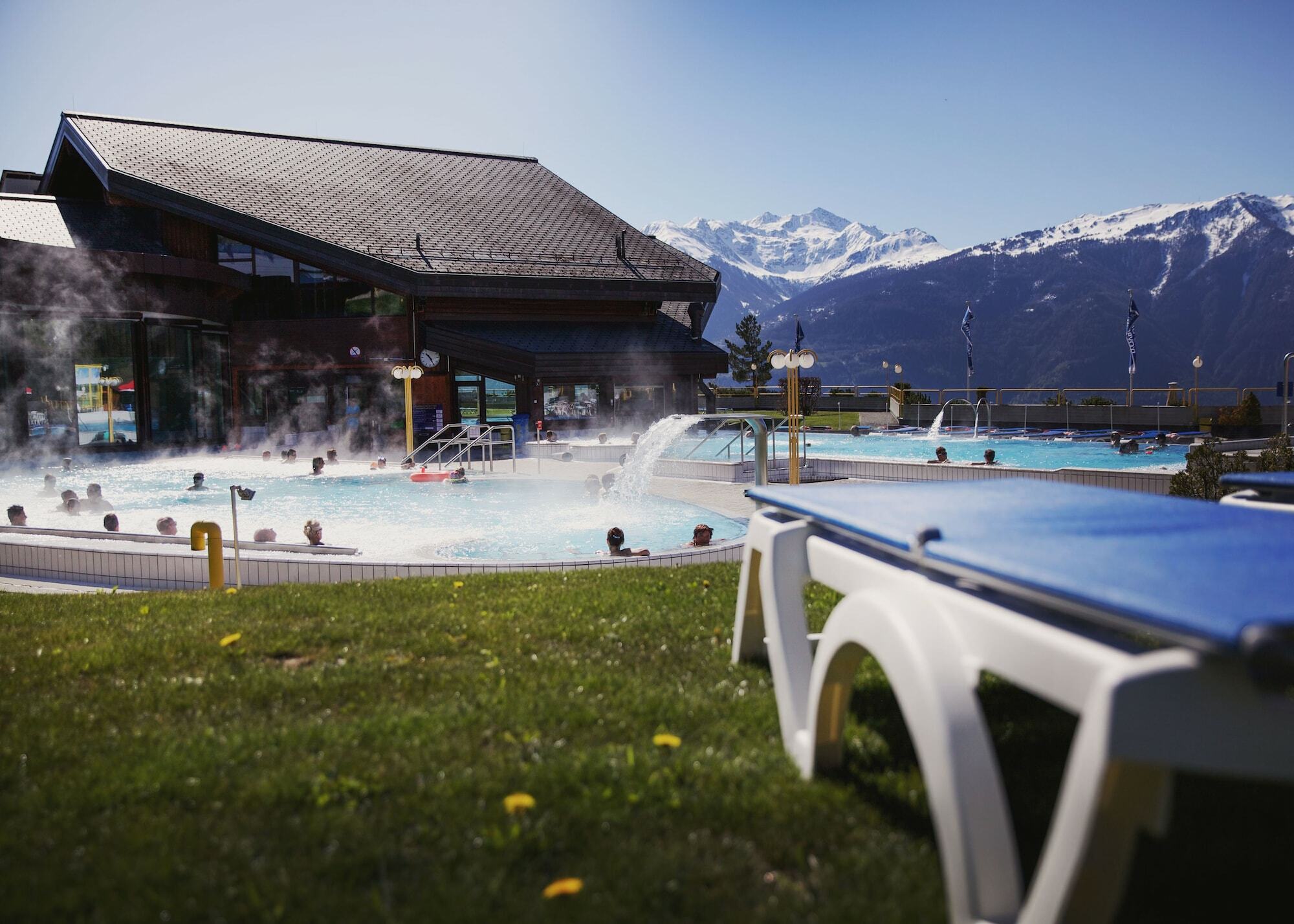 Hotel Les Bains D'Ovronnaz Exterior photo